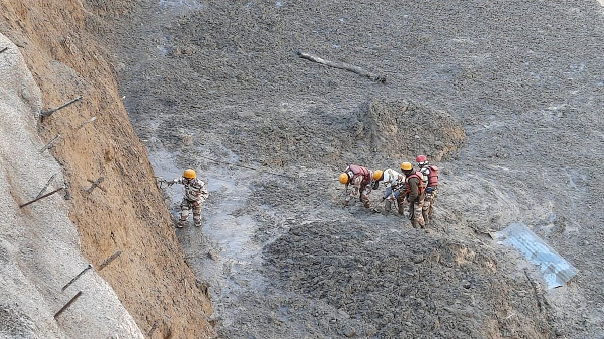 Odtržený ledovec v Himálaji způsobil bleskovou povodeň, zřejmě 150 obětí